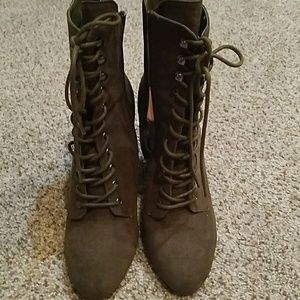 New Olive Green Steve Madden size 8.5 Boot